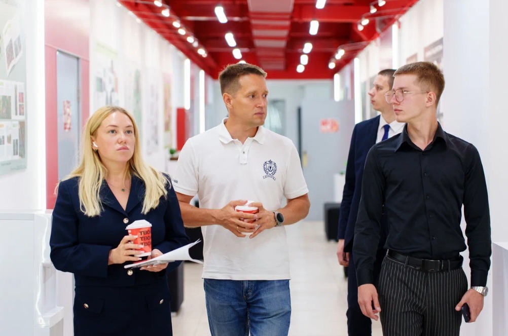 Министр промышленности и геологии Республики Саха (Якутия) посетил Университет «Синергия»